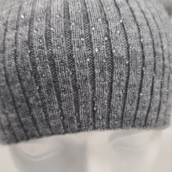 Grey slouchy knit crystal beanie with faux fur pompom - Picture 5 of 10